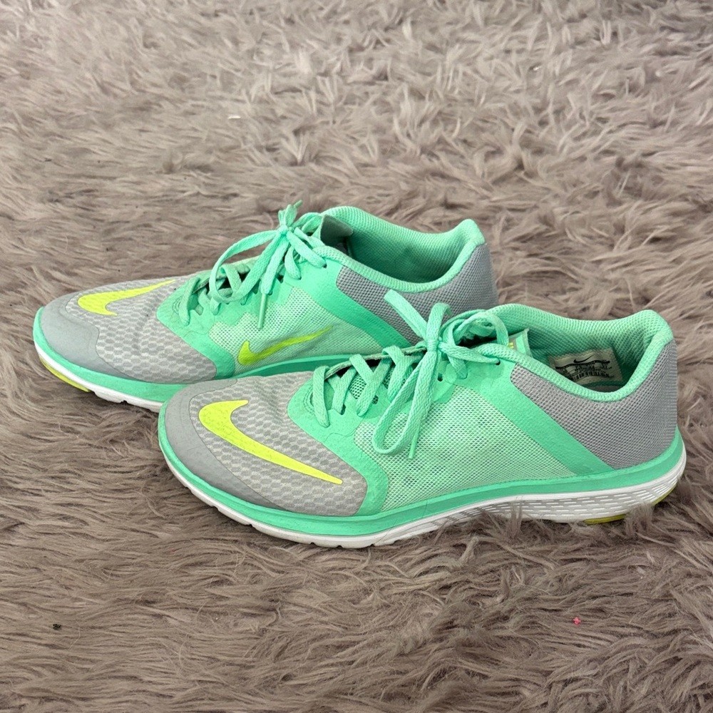 Nike Women's Mint Green and Gray Athletic Shoes